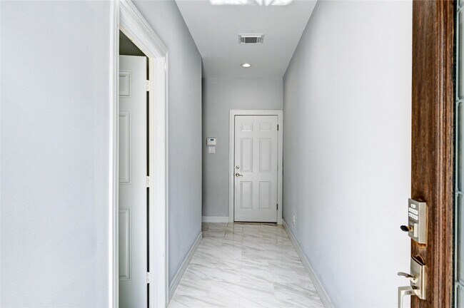 5507 Darling St Houston, TX 77007 photo 5