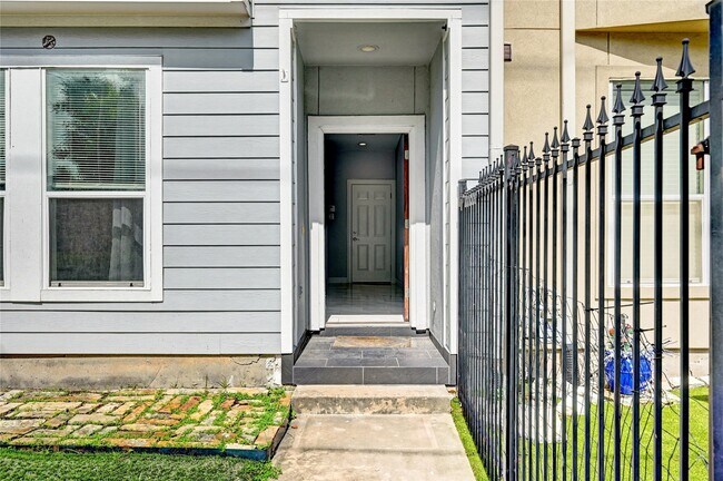 5507 Darling St Houston, TX 77007 photo 4