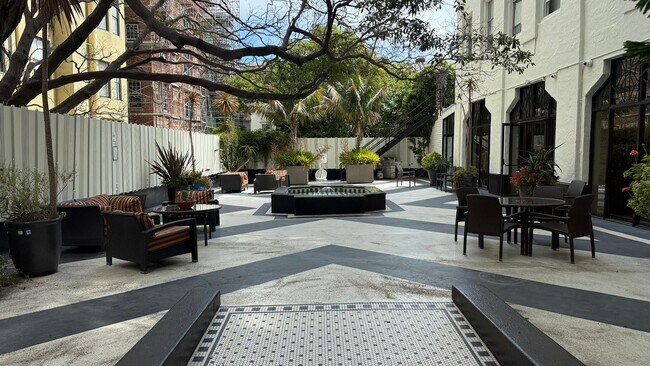 631 O'Farrell St San Francisco, CA 94109 photo 2