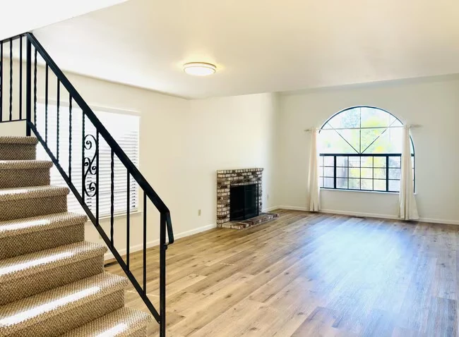1537 Yarberry Dr Petaluma, CA 94954 photo 3
