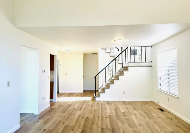 1537 Yarberry Dr Petaluma, CA 94954 photo 4