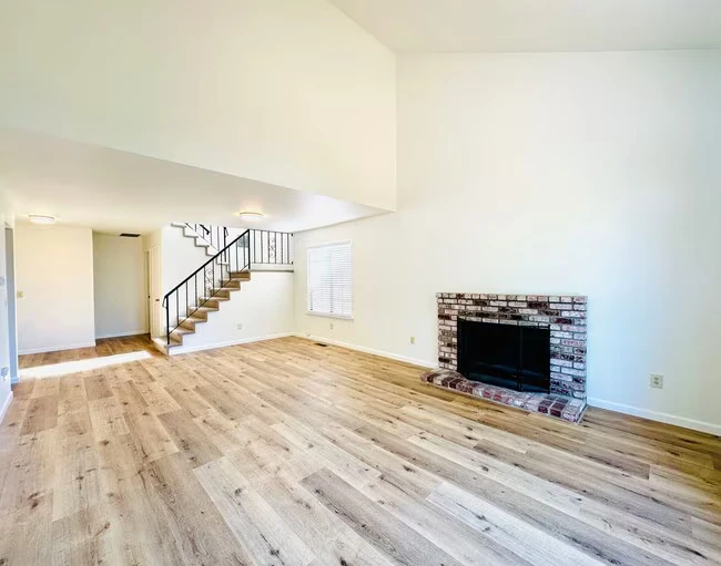 1537 Yarberry Dr Petaluma, CA 94954 photo 5
