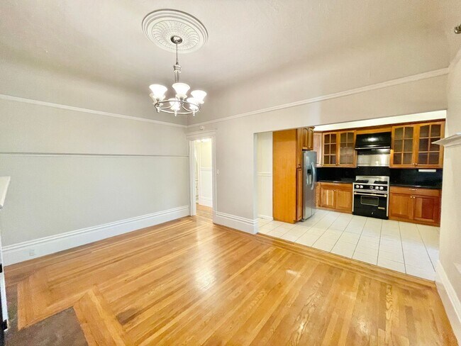 1232 7th Avenue, San Francisco, CA 94122 photo 3