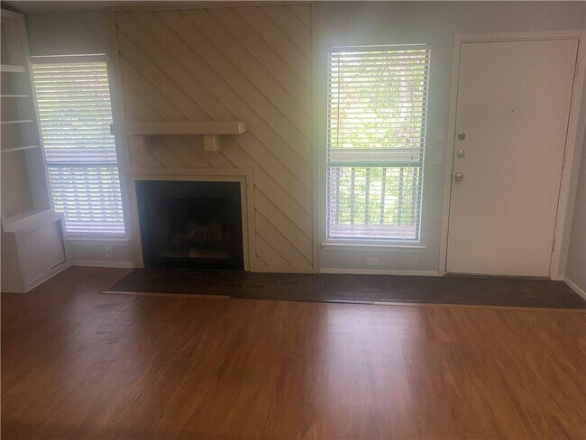 612 Park Pl Austin, TX 78705 photo 5
