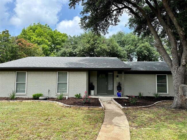 1913 Forestdale Dr Richardson, TX 75081 photo 2