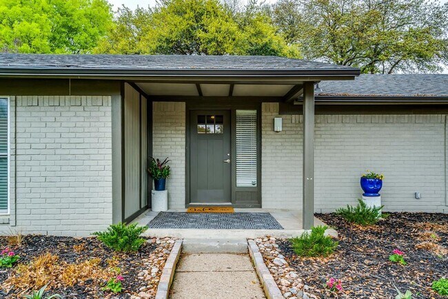 1913 Forestdale Dr Richardson, TX 75081 photo 3