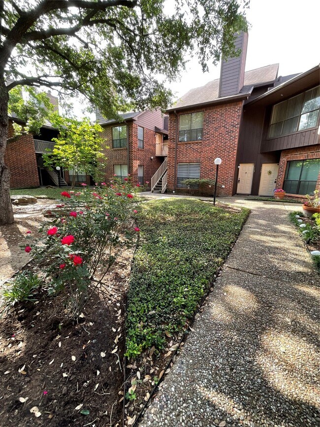 3100 Walnut Bend Lane, Houston, TX 77042 photo 2