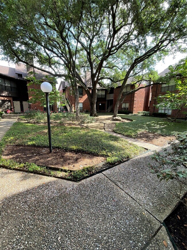 3100 Walnut Bend Lane, Houston, TX 77042 photo 3