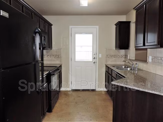 767 E Ridge Blvd Temple, TX 76502 photo 4