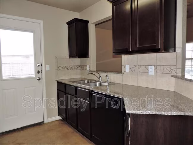 767 E Ridge Blvd Temple, TX 76502 photo 5
