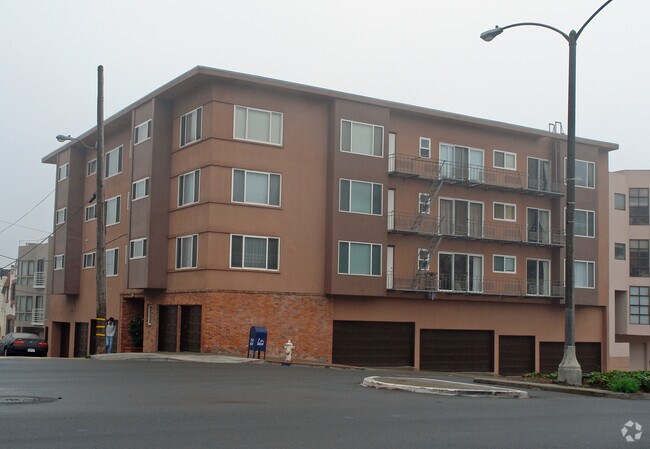 490 31st Avenue (1340r) photo 2