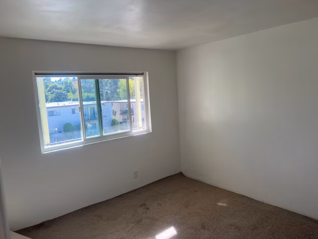 845 Normark Terrace Vista, CA 92084 photo 2