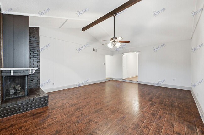2602 Burningtree Ct Arlington, TX 76014 photo 2