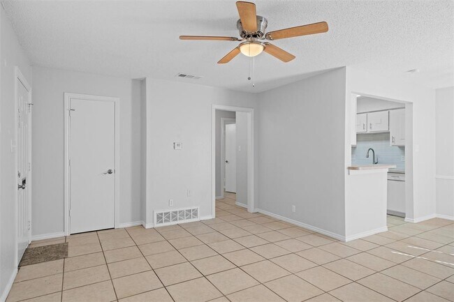 983 Roaring Springs Road, Fort Worth, TX 76114 photo 2