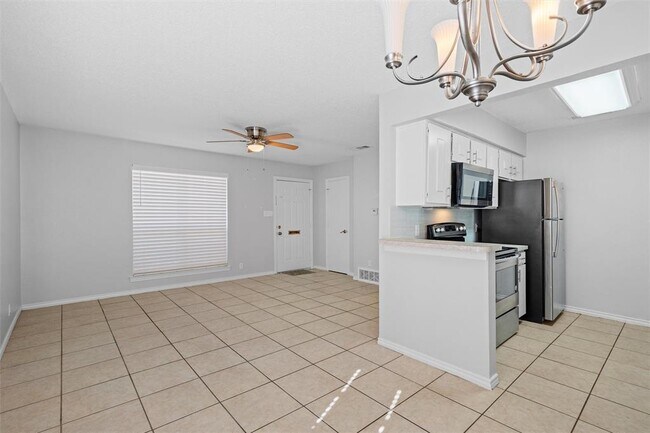 983 Roaring Springs Road, Fort Worth, TX 76114 photo 3