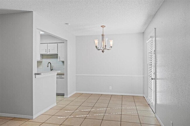 983 Roaring Springs Road, Fort Worth, TX 76114 photo 4