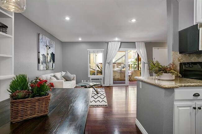 2319 Curlew St San Diego, CA 92101 photo 4
