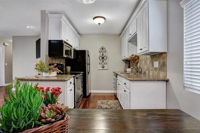 2319 Curlew St San Diego, CA 92101 photo 5