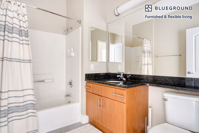 2201 Bridgepointe Pkwy San Mateo, CA 94404 photo 5