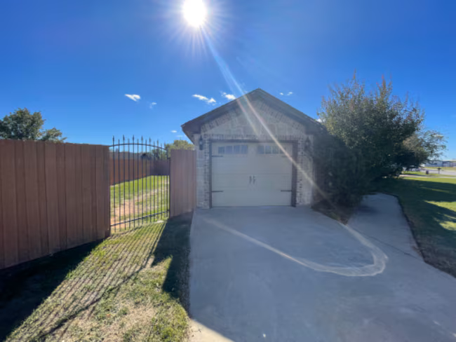 604 Hilltop photo 2