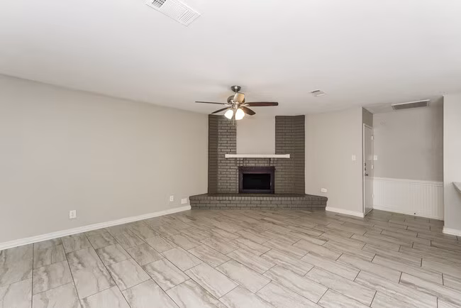 1625 Clark Trail, Grand Prairie, TX 75052 photo 4