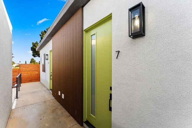 2735 Broadway San Diego, CA 92102 photo 3