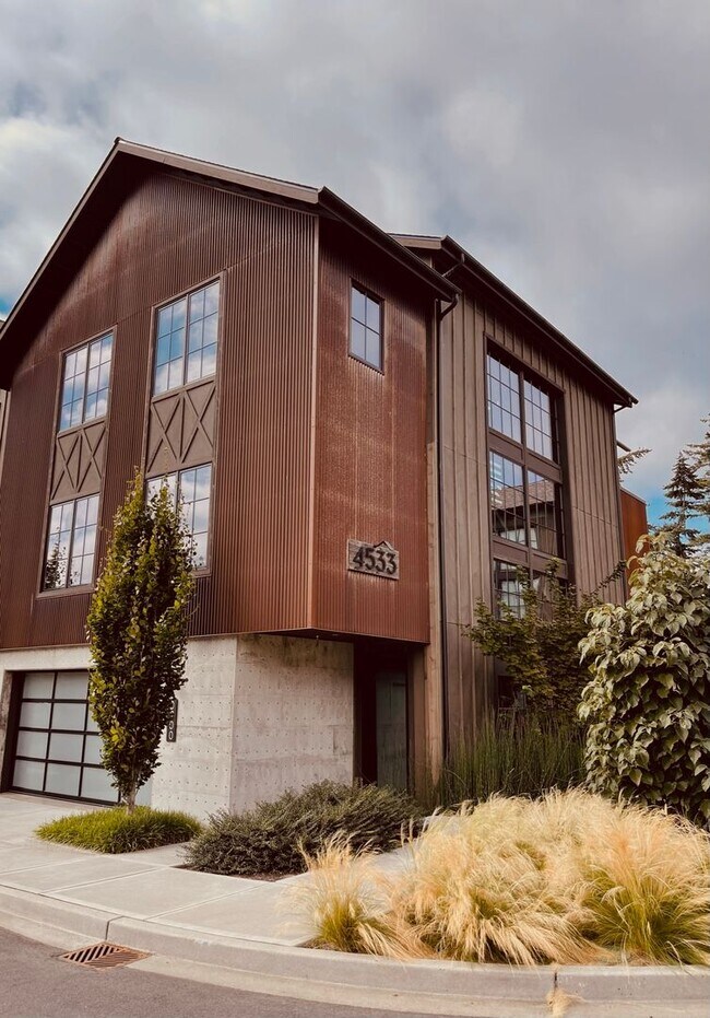 4533 Flying Goat Ave NE Bainbridge Island, WA 98110 photo 2