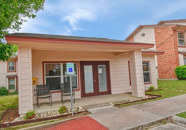 1906 South College Avenue, Decatur, TX 76234 photo 4