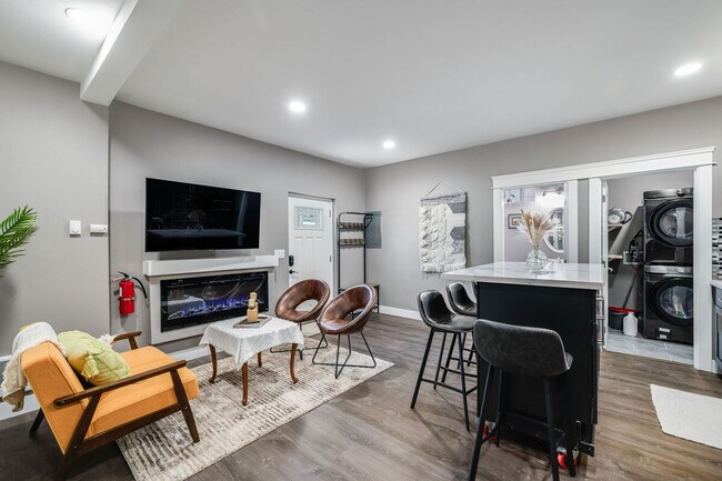 21031 NE 4th St Sammamish, WA 98074 photo 2