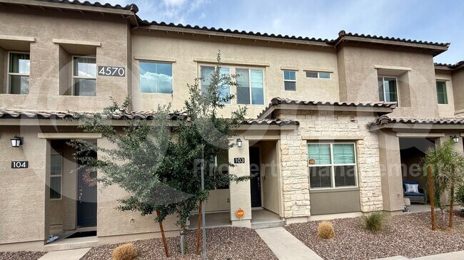 4570 S Renaissance Dr Gilbert, AZ 85297 photo 3