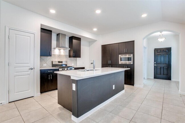 1304 Rosebush Road, Aubrey, TX 76227 photo 4