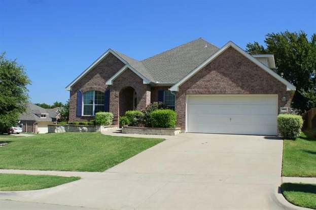 860 Roaring Springs Road, Grand Prairie, TX 75052 photo 2