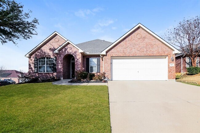 860 Roaring Springs Road, Grand Prairie, TX 75052 photo 3