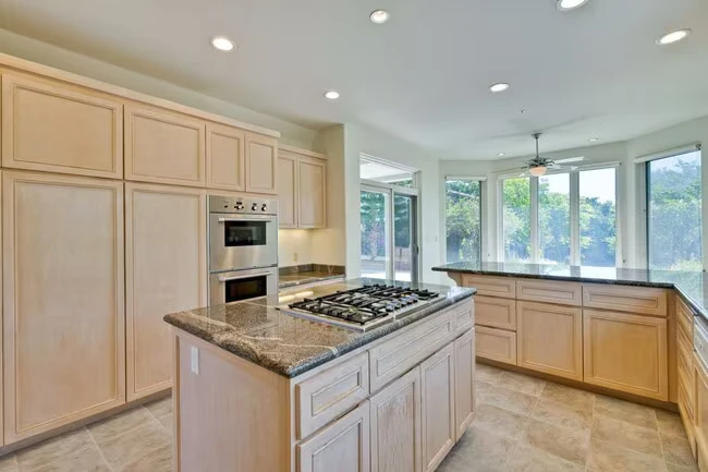 10133 Hillcrest Rd Cupertino, CA 95014 photo 2