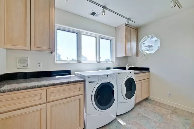10133 Hillcrest Rd Cupertino, CA 95014 photo 5