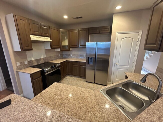 520 Alcalde St Dallas, TX 75246 photo 5