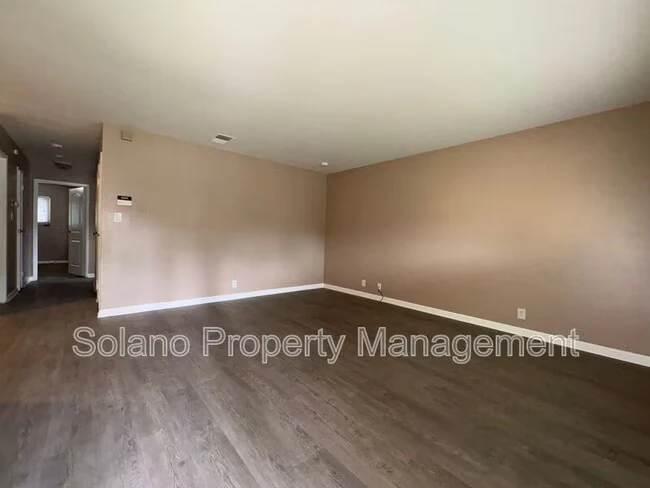 1992 Oxford Dr Fairfield, CA 94533 photo 2