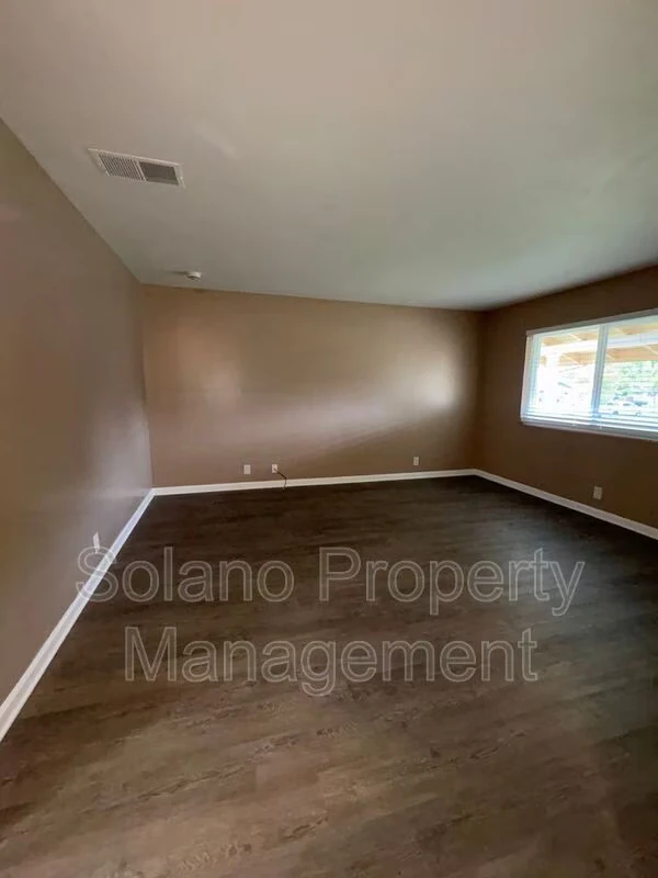 1992 Oxford Dr Fairfield, CA 94533 photo 3