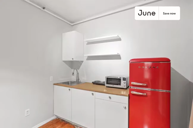 247 W 63rd St New York, NY 10023 photo 2