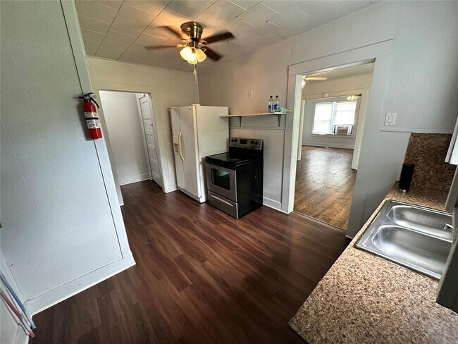 1901 Washington Street, Commerce, TX 75428 photo 3