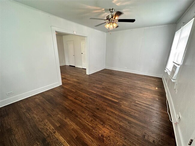 1901 Washington Street, Commerce, TX 75428 photo 4