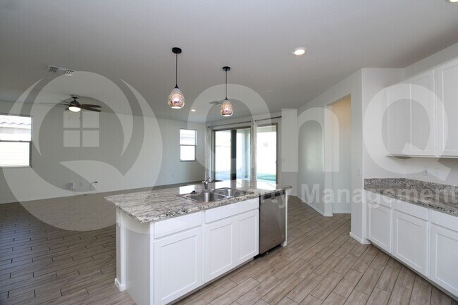 7415 South 33rd Lane, Phoenix, AZ 85041 photo 4