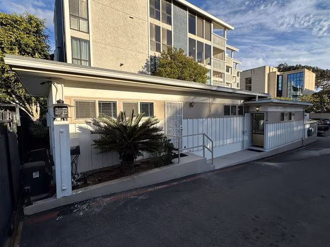 1327 La Palma St San Diego, CA 92109 photo 4