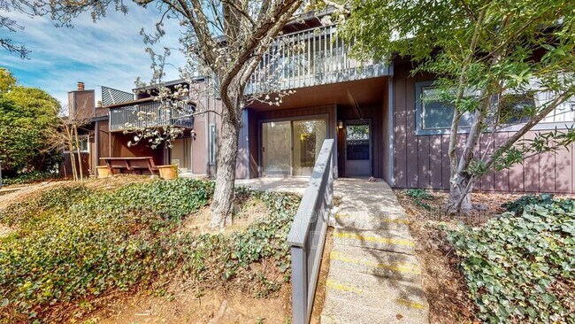 372 Los Alamos Rd Santa Rosa, CA 95409 photo 2