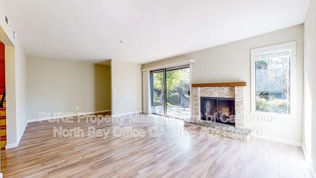 372 Los Alamos Rd Santa Rosa, CA 95409 photo 4