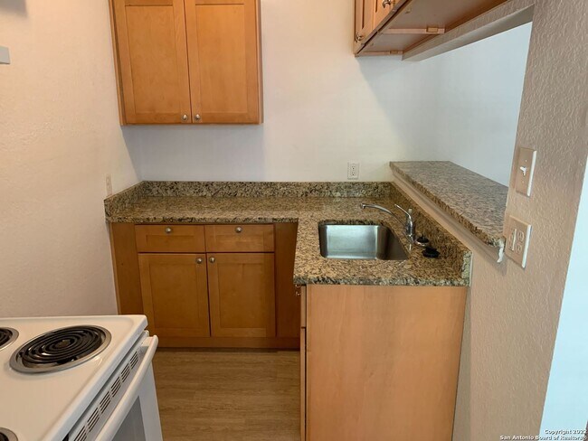 816 Rivas St San Antonio, TX 78207 photo 5