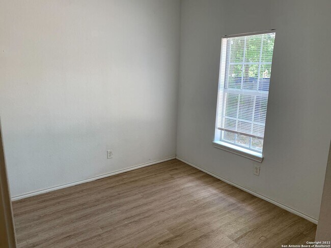 816 Rivas St San Antonio, TX 78207 photo 4