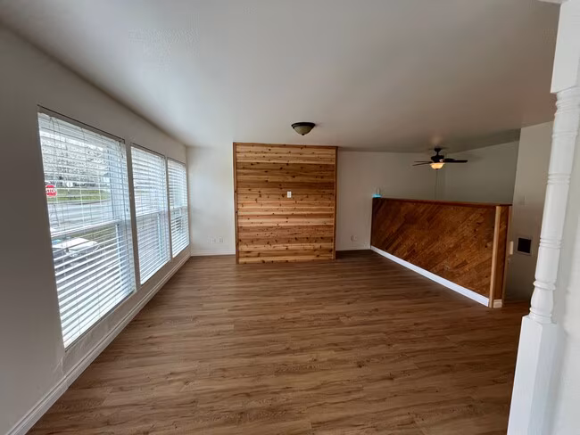 1335 Bradley St Bremerton, WA 98310 photo 5