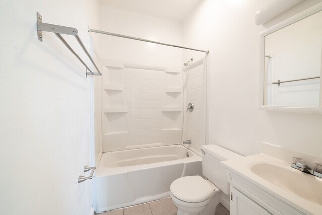 2122 Dwight Way photo 4