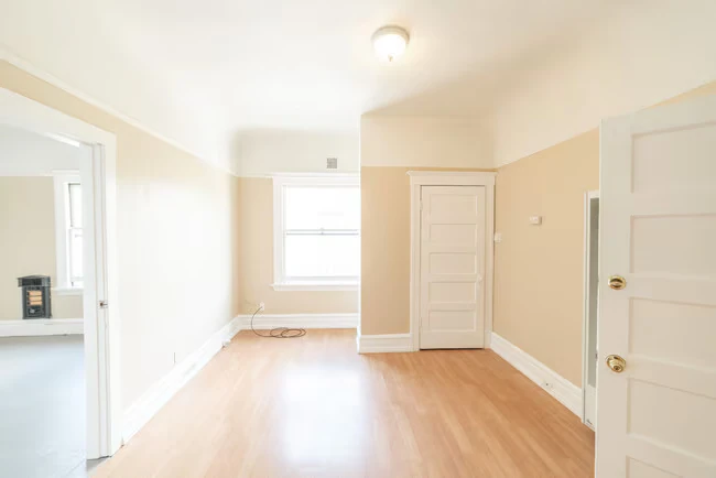 2122 Dwight Way photo 3